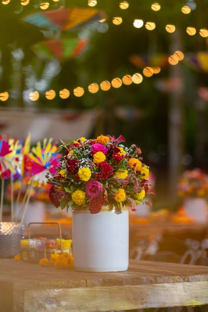Floral detail and Tablescape — Mehendi decor — Alila Diwa Goa